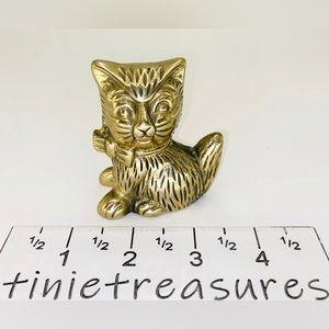 Vtg Brass cat kitten kitty With Etched bow & Fur Action Taiwan 2.75” Tall Tinie